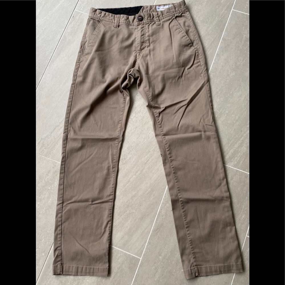 Men’s Volcom chinos 30/32 and 31/32